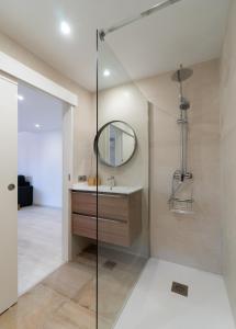 Koupelna v ubytování Sur Suites Palmeras + 23 fotografií