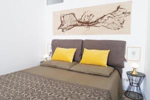 A bed or beds in a room at Casa Calderai art and design