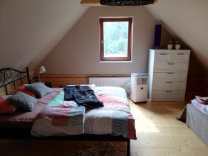 Posteľ alebo postele v izbe v ubytovaní Apartamenty SPOKOLOKO Letniczówka Widoki
