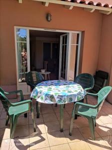 Fotografie z fotogalerie ubytování Maisonnette mitoyenne 2 étoiles paisible piscine océan lac vélo marche idéal pour tous v destinaci Lacanau-Océan + 11 fotografií