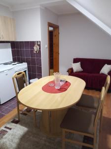 Kuhinja ili čajna kuhinja u objektu Apartman Dunja