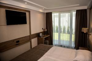 TV a/nebo společenská místnost v ubytování Arletti Hotel