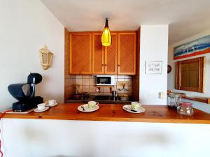 Kuchnia lub aneks kuchenny w obiekcie Marbellamar Seaviews