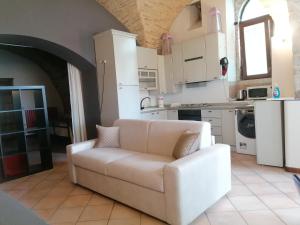 Kuchyň nebo kuchyňský kout v ubytování Assisi Garden Suite