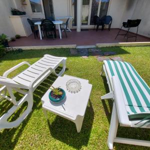 two chairs and a table with a plant on it at Casa De Luxo em Esposende in Esposende +44 photos
