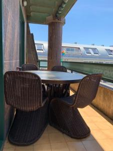 Фотография из галереи Apartamentos en Playa de Samil Primera Línea de playa Pe Na Areia в Виго