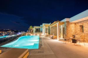 Bazén v ubytovaní Due Mari Mykonos alebo v jeho blízkosti
