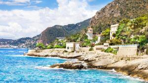 eine Stadt am Ufer eines Wasserkörpers in der Unterkunft MyBlueVista LUXURY PANORAMIC SEA VIEW APARTMENTS CAP D AIL NEAR MONACO in Cap d'Ail