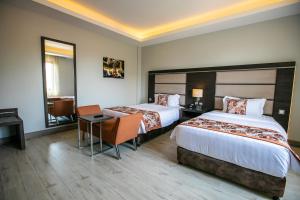 Postel nebo postele na pokoji v ubytování Athena Hotel Kampala