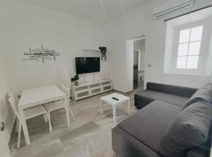 a living room with a couch and a table at Sunlight Málaga Centro in Málaga