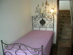 a bedroom with a bed with a purple bedspread at Villa lussuosa con piscina e giardino 350m2 in Montottone