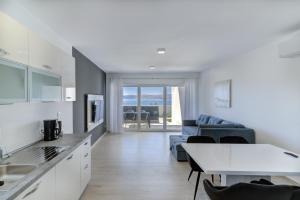 Kuchyňa alebo kuchynka v ubytovaní APARTMANI OLIMP1
