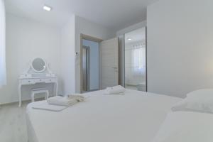 Posteľ alebo postele v izbe v ubytovaní APARTMANI OLIMP1