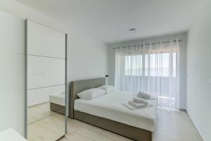 Кровать или кровати в номере APARTMANI OLIMP1