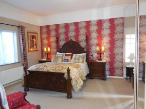 Uma cama ou camas num quarto em Crystal Springs B&B