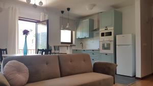 Η κουζίνα ή μικρή κουζίνα στο Sobreiro Apartamentos +17 φωτογραφίες