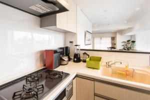 A cozinha ou cozinha compacta de NC Square Shinjuku -All Suite Residence-