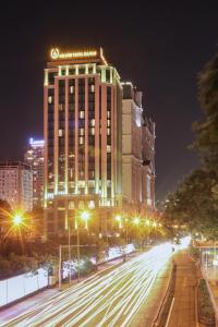 Tòa nhà nơi khách sạn tọa lạc