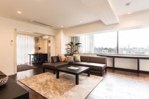 Uma área de estar em NC Square Shinjuku -All Suite Residence-