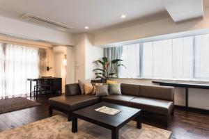 Uma área de estar em NC Square Shinjuku -All Suite Residence-