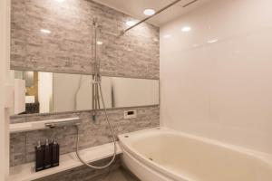 Um banheiro em NC Square Shinjuku -All Suite Residence-