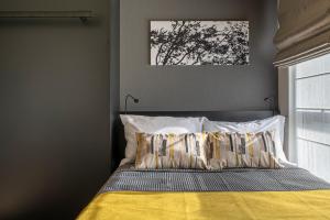 Cama ou camas em um quarto em NC Square Shinjuku -All Suite Residence-
