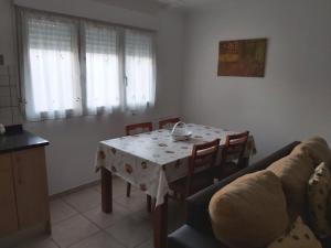 Posezení v ubytování apartamento en zona costera, muy cerquita de la playa + 12 fotografií