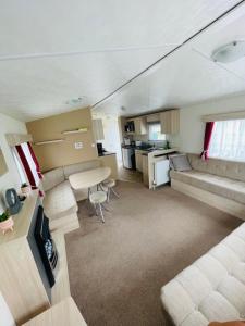 Gallery image of Lakeside Holiday Rentals - Delta in Great Billing