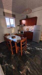 Kuchyň nebo kuchyňský kout v ubytování Lefkandi sea view