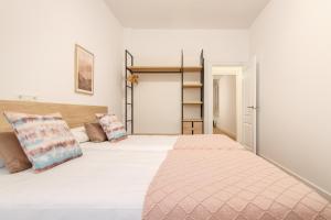 A bed or beds in a room at Elegante y Recién Reformado en Abando