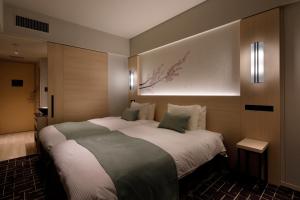 
A bed or beds in a room at Hotel Yaenomidori Tokyo
