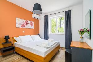 a bedroom with a bed and a window at Nona's Paradise Apartment - Free parking in Zaton