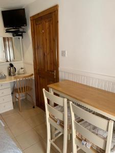 Kuchyň nebo kuchyňský kout v ubytování Whitestone Cottage