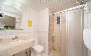 Een badkamer bij Hotel Esra and Family Suites - All Inclusive