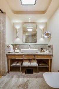Ein Badezimmer in der Unterkunft Divan Bodrum Palmira