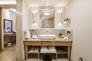 Ein Badezimmer in der Unterkunft Divan Bodrum Palmira