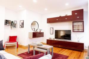 a living room with a table and a couch at Dolaretxe apartment by People Rentals in Bilbao