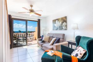 Tenerife South Apartments的休息区