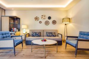 Ein Sitzbereich in der Unterkunft Divan Bodrum Palmira