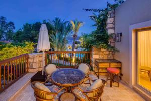 Ein Garten an der Unterkunft Divan Bodrum Palmira