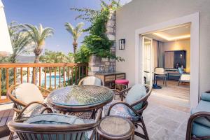 Ein Balkon oder eine Terrasse in der Unterkunft Divan Bodrum Palmira