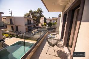 Bazén v ubytování La Vita Villas nebo v jeho okolí