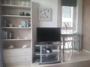 TV a/nebo společenská místnost v ubytování Albir Sunshine Apartments