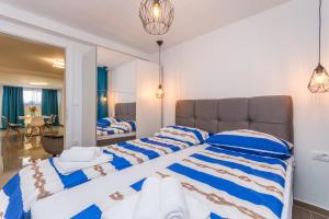 Posteľ alebo postele v izbe v ubytovaní Apartment Jakov with a pool + 37 fotografií