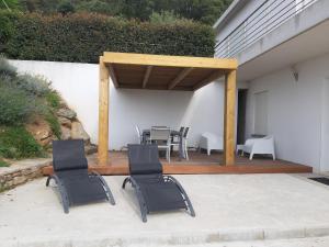Patio alebo iná vonkajšia časť ubytovania T2 calme avec vue mer et borne de recharge sur demande