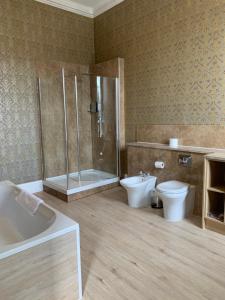 a bathroom with a sink, toilet and bathtub at Colwick Hall Hotel in Nottingham