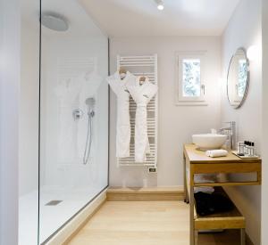 a bathroom with a shower and a sink at Château L'Hospitalet Wine Resort Beach & Spa in Narbonne