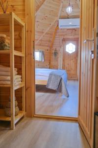 GLAMPING IZLETIŠTE BANOVAC客房内的一张或多张床位