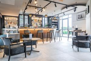 Лаундж или бар в Novotel Deauville Plage