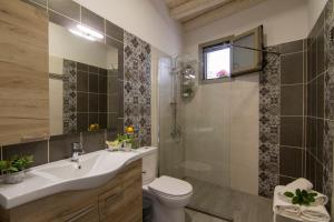 Paxos Sunrise Villas tesisinde bir banyo